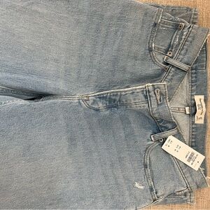 Abercrombie & Fitch The Dad High Rise Jean. NWT.